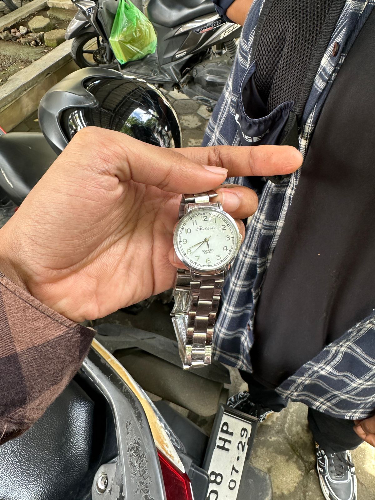 Jam Tangan Klasik Silver Ruilide